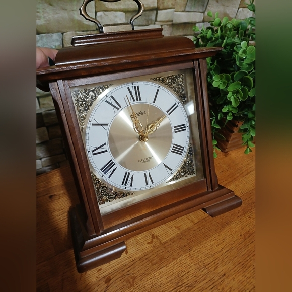 Vintage Linden Wooden Bracket Mantle‎ Quartz Chime Clock - Picture 5 of 9